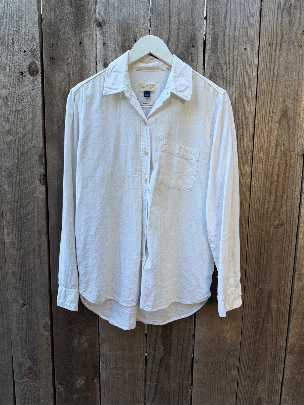 Universal Thread women’s linen White Long-Sleeve Button-Down Shirt